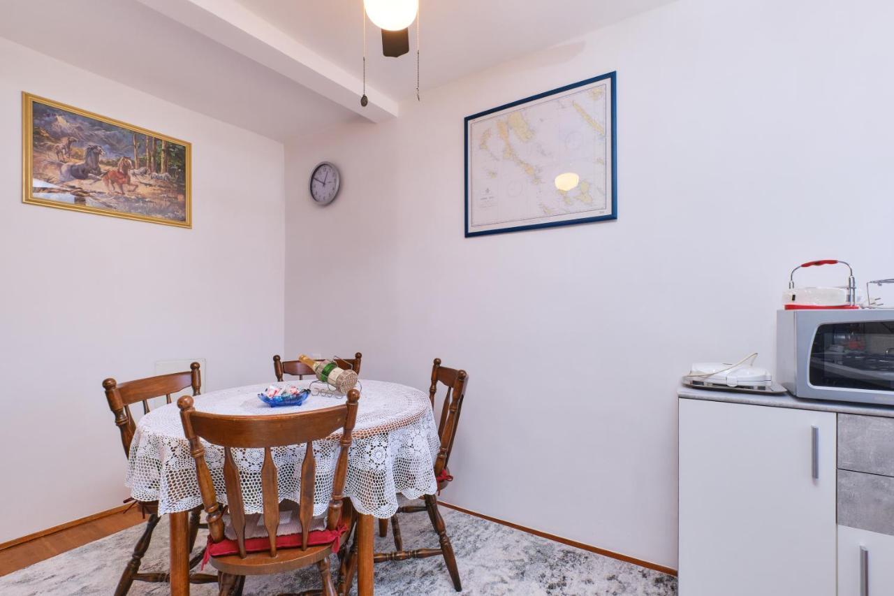 Apartman Ana Mali Lošinj Esterno foto